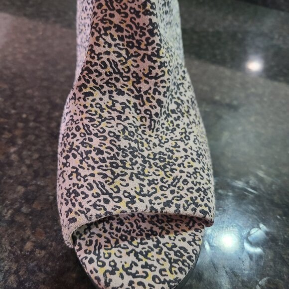 Lori Goldstein Collection Womens Peep Toe Cydney Booties Li-Binnie White US 9.5 - Picture 3 of 5